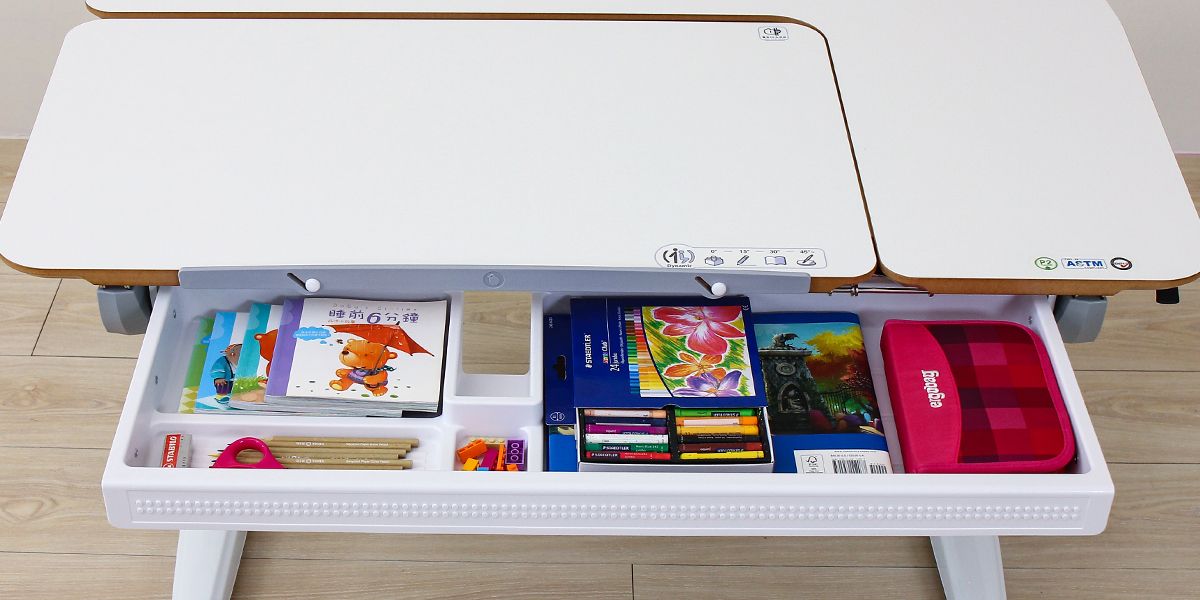 可收納多種文具用品